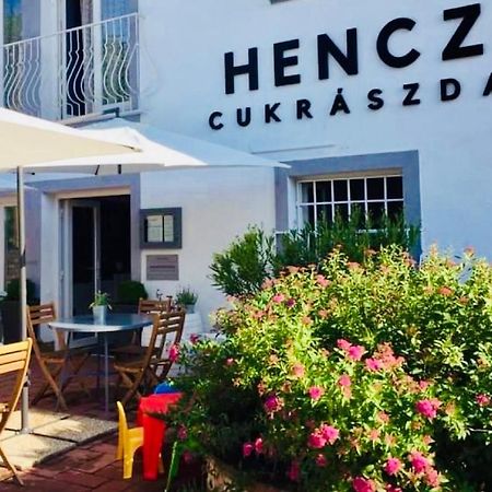 Hencz Vendégház Balatonakarattya Esterno foto