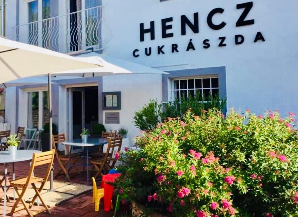 Hencz Vendégház Balatonakarattya Esterno foto